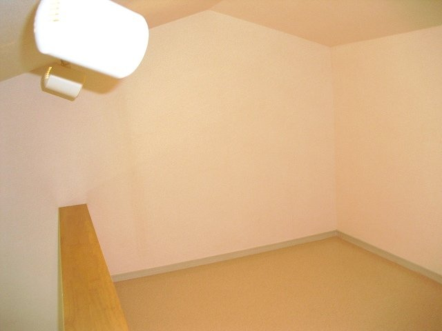 明るい色調の室内です