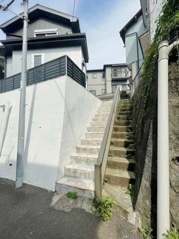 アルジェネーロ三ツ沢のエントランス