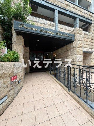 プレサンス三宮花時計前のエントランス