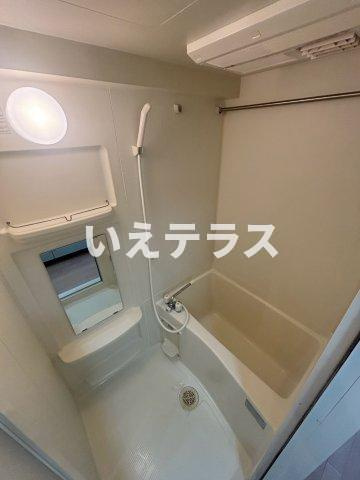 プレサンス三宮花時計前の浴室