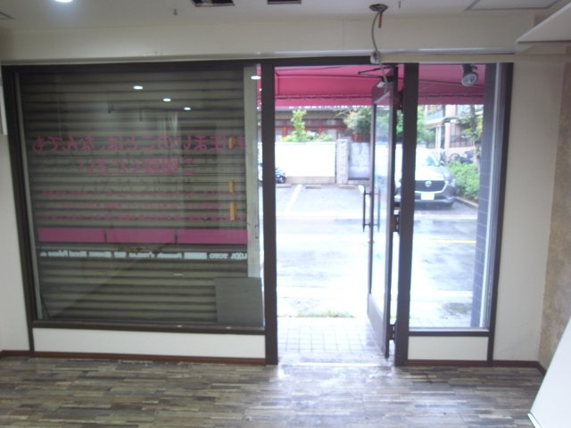 豊中市春日町２丁目の店舗事務所