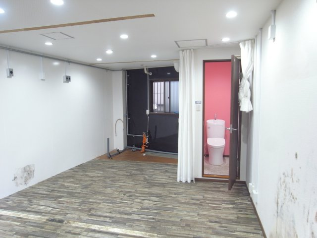 豊中市春日町２丁目の店舗事務所