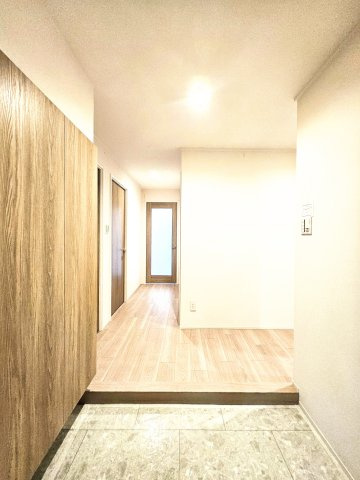 ロイヤルヒル芦屋の玄関|明るい玄関です