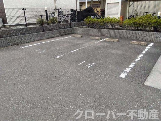 レオパレスアリナンの駐車場
