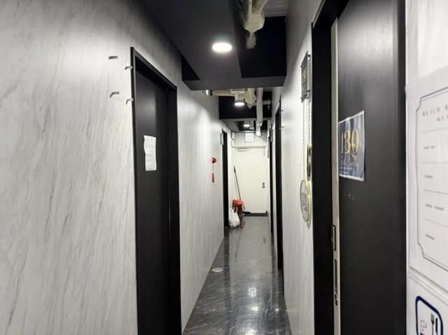 武蔵野市吉祥寺南町１丁目の店舗事務所の玄関