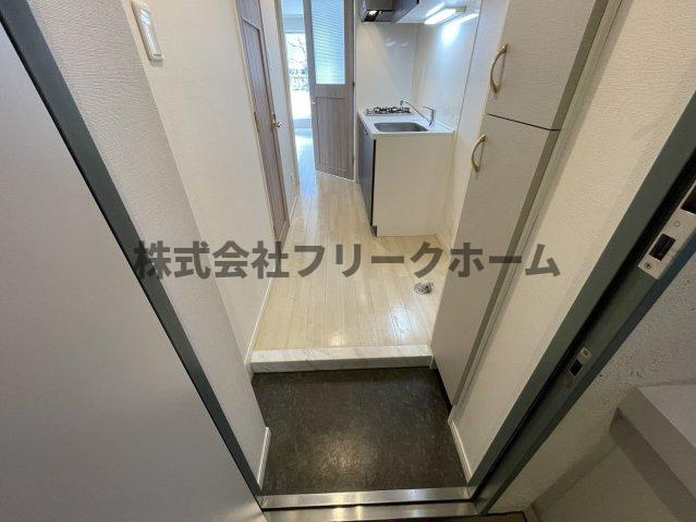 武蔵野市関前５丁目の賃貸マンションの玄関