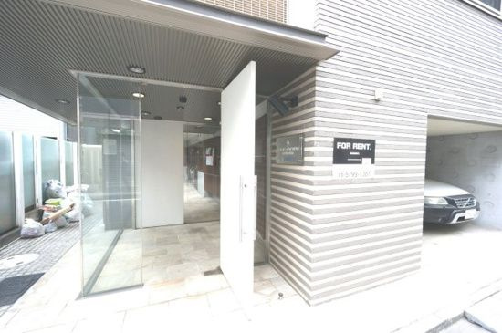 ラグジュアリーアパートメント森下のエントランス