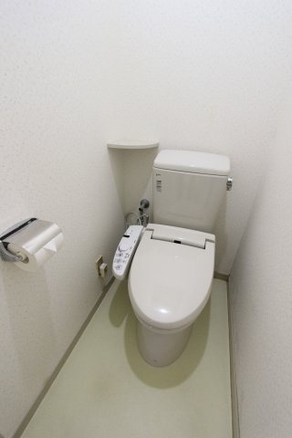 パークサイド安藤のトイレ|※同タイプの別部屋になります。
ウォシュレットは付いておりません。