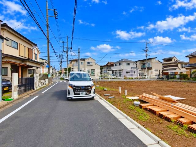 府中市新町2丁目 中央線 国分寺駅 売地の前面道路含む現地写真|南側前面道路の様子。南道路に接しているため日当たり良好で、明るく快適な住まいづくりが叶います。