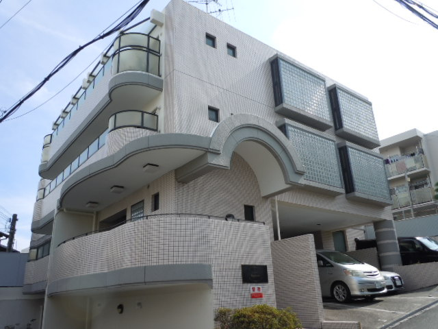 ロイヤルグレース上野東の外観