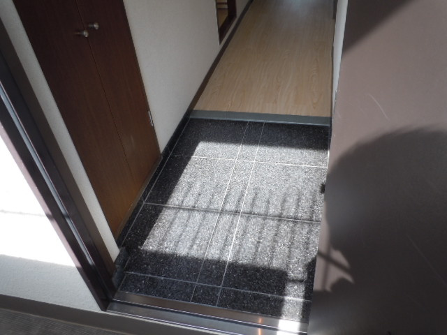 ロイヤルグレース上野東の玄関