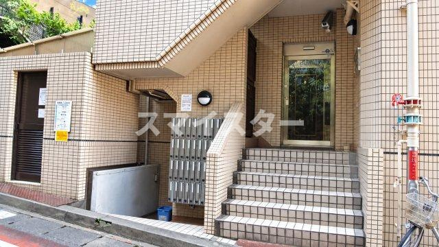 市川市市川４丁目の賃貸マンションのエントランス