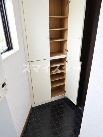 市川市市川４丁目の賃貸マンションの収納