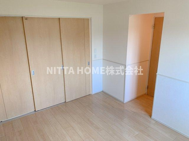 フランボアーズ篠山Ⅰの寝室|明るいお部屋です＊