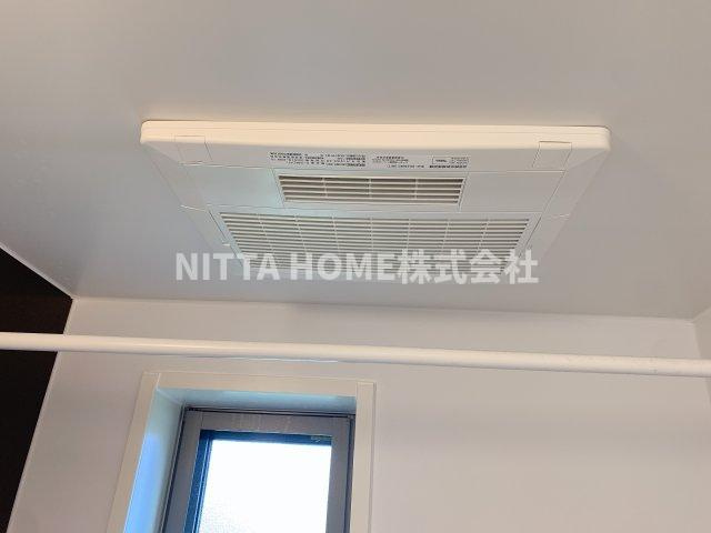フランボアーズ篠山Ⅰの浴室|浴室乾燥機付きで洗濯物も干せますね◎