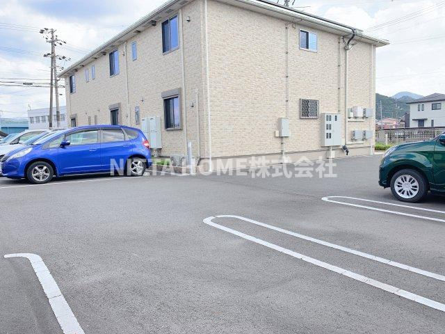 フランボアーズ篠山Ⅰの駐車場|敷地内の駐車場に空きがあります☆