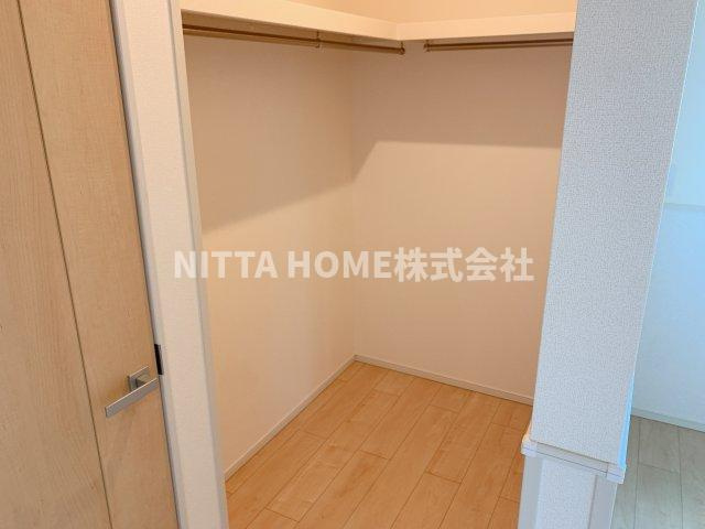 フランボアーズ篠山Ⅰの収納|ウォークスルークローゼットを設置しています＊