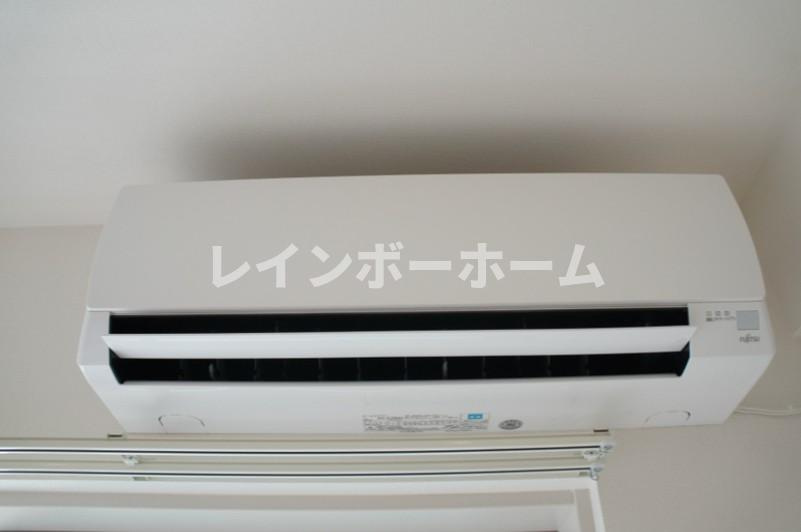 リブリ・ニスカルの設備