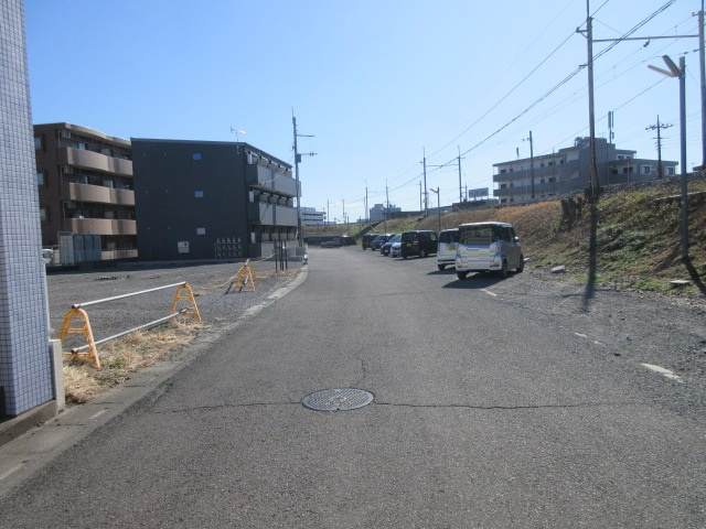 【仲介手数料無料】新築戸建　熊谷市曙町5-96（全3棟）の前面道路含む現地写真