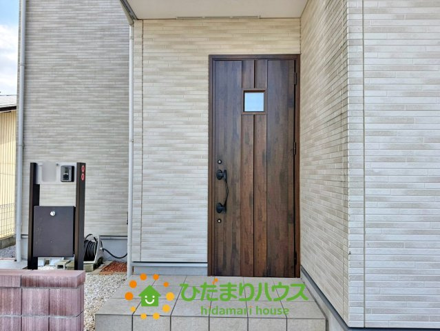 古河市大山　中古一戸建ての玄関