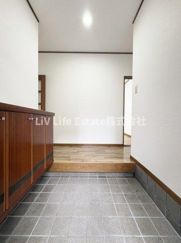 泉町３丁目アパートの玄関