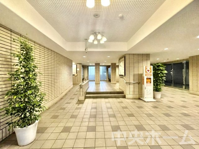 ルネ門前仲町パークステイツの中庭|敷地内には緑が多く住環境良好です。