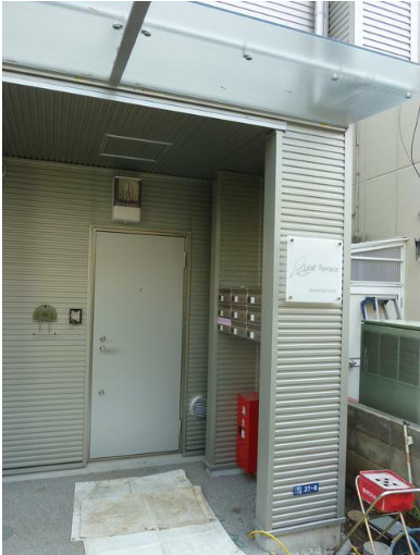 新宿区上落合１丁目のアパートのエントランス