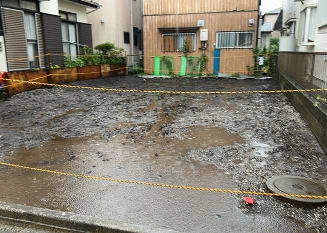 【設備】 | 大野台新築戸建 | 敷地内には、散水栓や立水栓があります。水道水を直接利用できるため、水を運ぶ手間を省くことが出来ます。大量の水を必要とする洗車作業や清掃などに役立ちます。その他設備とあわせて、現地でご確認ください。