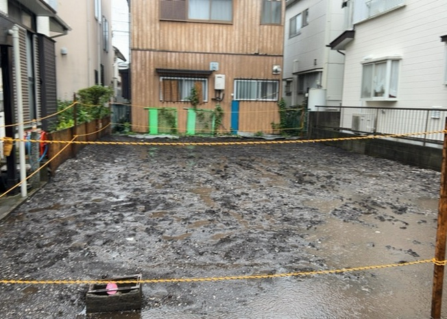 【庭】 | 大野台新築戸建 | 庭があることでガーデニングや家庭菜園はもちろん、こどもの遊び場やペットを放して遊ぶことができます。また、家の周囲に余裕があるということです。隣地との間があれば、十分な日当たりと、風通しが確保できます。