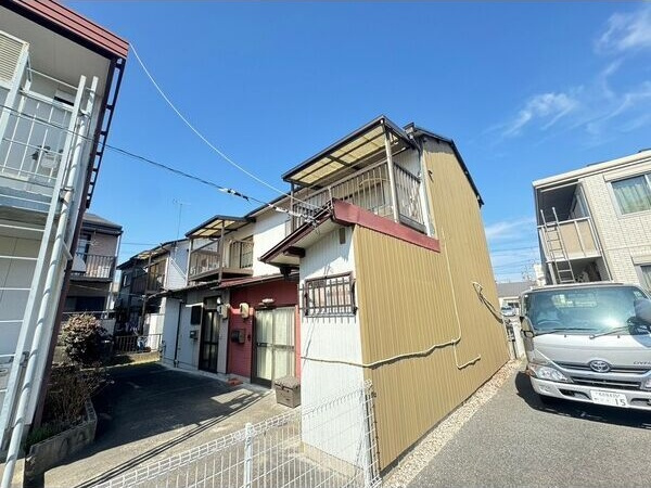二女子町貸家の外観