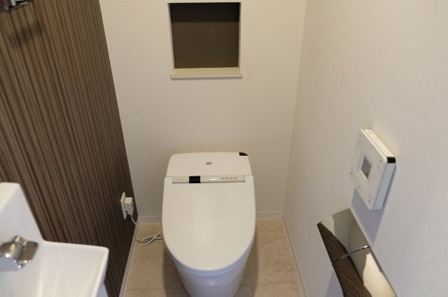 【トイレ】 | プレミアム菱屋西 | 落ち着いた色調のトイレです