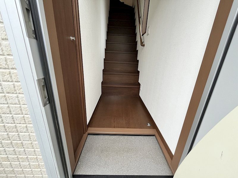 柿の木ハウス の玄関