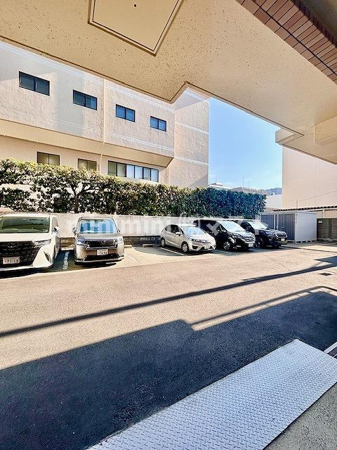 ライフステージ福島の駐車場