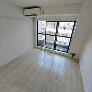 【居間・リビング】 | サンクレストビル | 洋室のお部屋です。