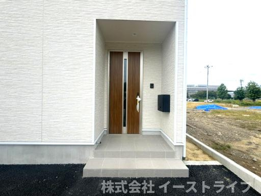 【新築戸建】　いわき市内郷高坂町第11の玄関|同社施工写真　きれいな玄関です。収納が充実しています。