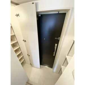 S-RESIDENCE浅間町の玄関