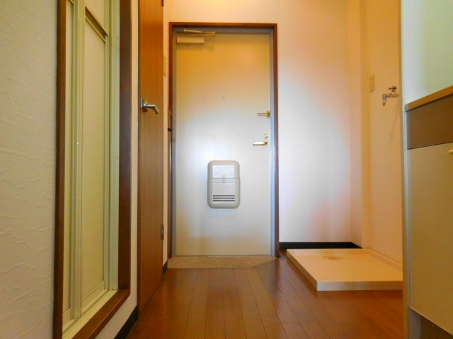 中村ハイツⅡ号館の玄関