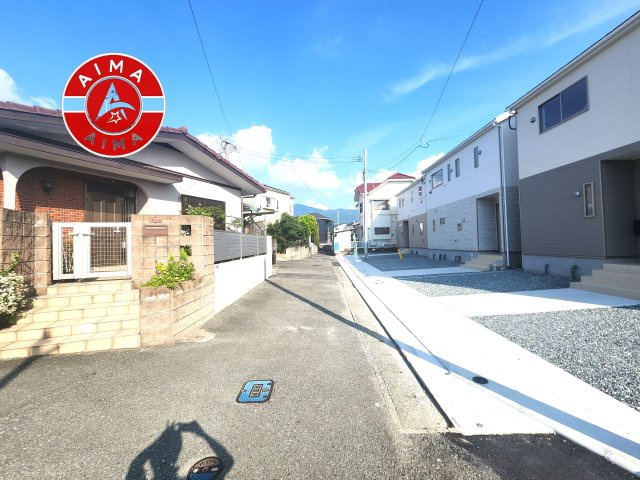 糟屋郡宇美町字平和2丁目第5-2棟（2号棟）の外観|前面道路含む現地の写真です。