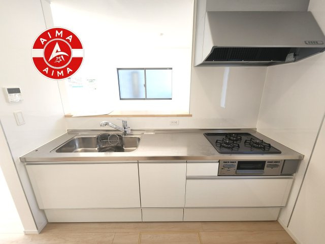 糟屋郡宇美町平和2丁目第5-2棟（3号棟）のキッチン|ご家族を近くに感じられる対面キッチンのLDK。会話もはずみそうですね。