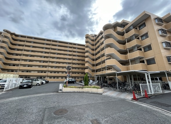 エメラルドマンション中山南壱番館の外観