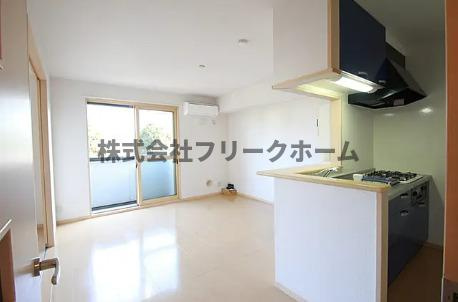 小金井市中町２丁目のアパートの居間・リビング