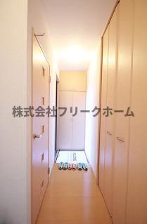 小金井市中町２丁目のアパートの玄関