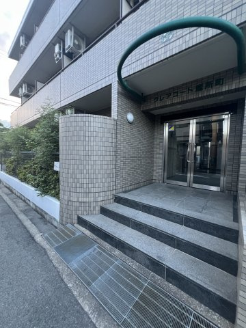 クレアコート産所町のエントランス