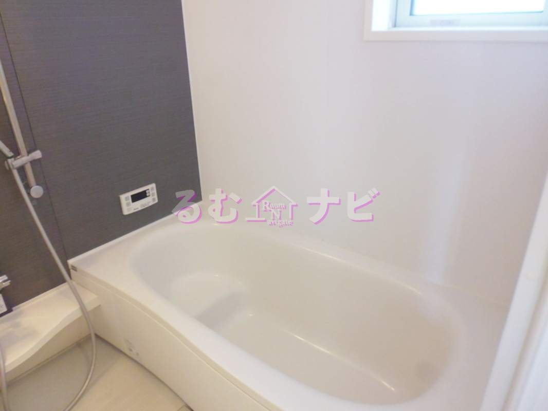 福岡市南区曰佐４丁目のアパートの浴室