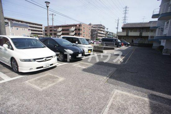 須藤本郷マンションの駐車場