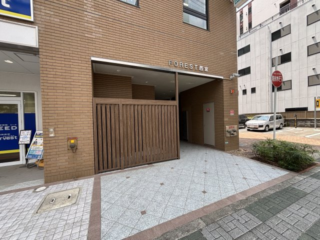 フォレスト西宮のエントランス