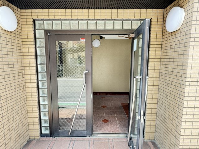 フェリス旭ヶ丘のエントランス