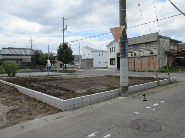【仲介手数料無料】新築戸建　深谷市田所町4-19（全3棟）の前面道路含む現地写真
