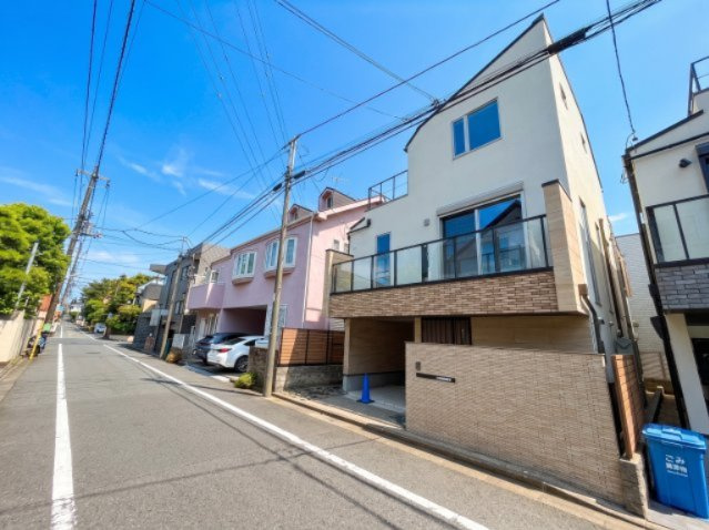 【外観】 | 【仲介手数料６２０万円が無料！】■学芸大学駅１２分■屋上バルコニー■ＬＤＫ２１帖■４ＬＤＫ | 諸費用６２０万円ＯＦＦキャンペーン！
決算キャンペーン！
家計応援サービスの限界に挑戦中！
■学芸大学駅１２分
■屋上バルコニー
■ＬＤＫ２１帖
■ビルトインエアコン
■１６１８バスルーム
■乾太くん