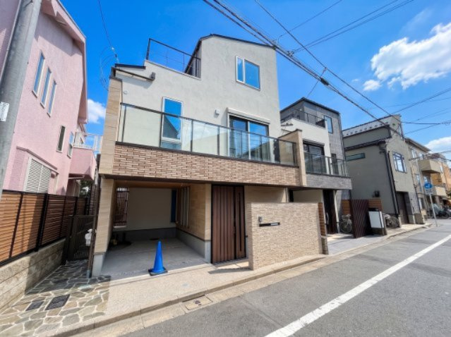 【外観】 | 【仲介手数料６２０万円が無料！】■学芸大学駅１２分■屋上バルコニー■ＬＤＫ２１帖■４ＬＤＫ | 諸費用６２０万円ＯＦＦキャンペーン！
決算キャンペーン！
家計応援サービスの限界に挑戦中！
■学芸大学駅１２分
■屋上バルコニー
■ＬＤＫ２１帖
■ビルトインエアコン
■１６１８バスルーム
■乾太くん